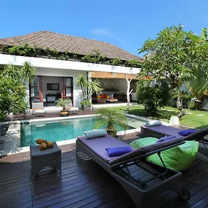 villa-ricci.hotelsseminyak.net/